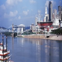 Небостъргачи в град, река Охайо, Синсинати, Охайо, САЩ от печат от панорамни изображения