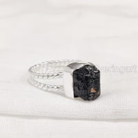 Естествен черен турмалин пръстен, груб турмалинов пръстен, октомврийски камък, Twist Double Band, Sterling Silver, Womens Ring, Коледа, Деня на благодарността, ръчно изработени, бижута, бижута за сурови скъпоценни