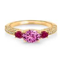 Gem Stone King 18K Жълто злато, покрито Сребърен розов Създаден сапфир Червено Създадено Руби и Белият Мосанит годежен пръстен за жени